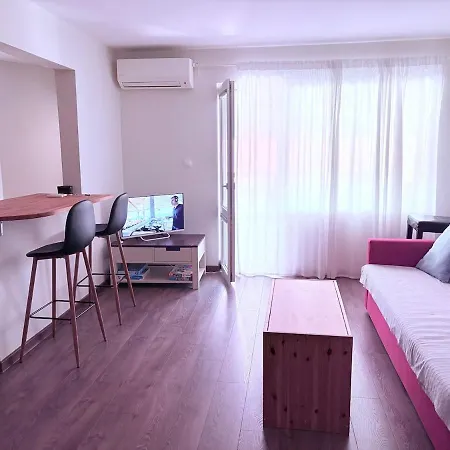 With Balcony - 10 Min To & Center 公寓 布尔加斯