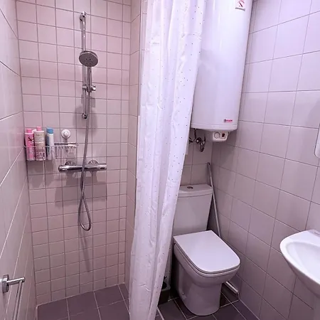 With Balcony - 10 Min To & Center * 布尔加斯