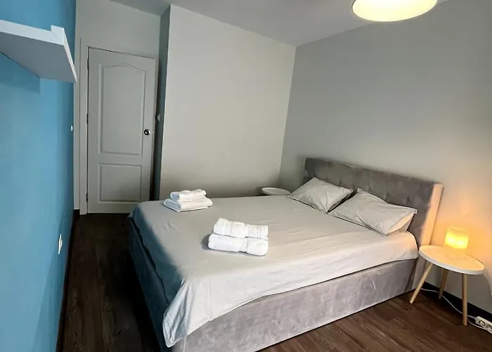 With Balcony - 10 Min To & Center Бургас